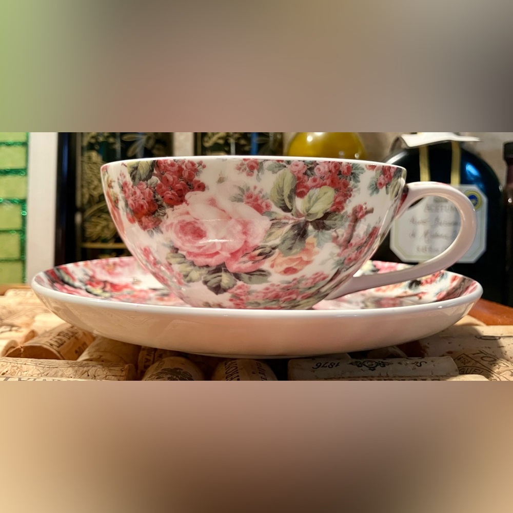 Vintage Villa Collection Design Vintage Rose Teacup and Saucer